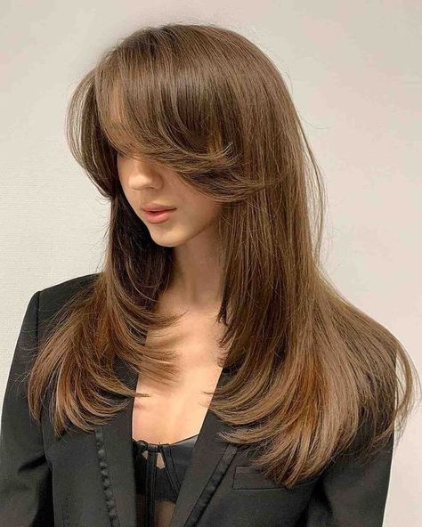 15 Gorgeous Long Haircuts with Bangs - thepinkgoose.com Velma Hairstyle, Best Haircut For Thinning Hair Women, Haircut For Thinning Hair Women, Long Hair Cuts For Fine Hair, Volumizing Haircuts, Razor Cut Hairstyles, Volume Haircut, Trendy Layered Hairstyles, Hairdo Ideas