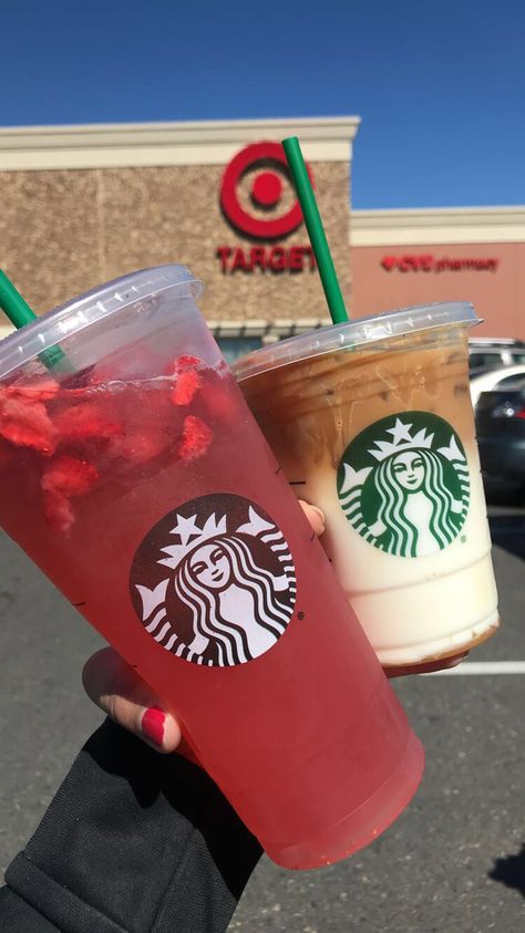 Dragon Drink Starbucks, Strawberry Acai Refresher Starbucks, Acai Refresher Starbucks, Banana Bread Starbucks, Coffee Gift Basket Ideas, Starbucks Hot Drinks, Pink Drink Starbucks, Starbucks Girl, Drink Starbucks