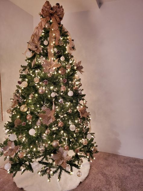 Just finished putting up my tree.  Went for the rose gold/champagne tones. White Flocked Christmas Tree Rose Gold, Rose Gold Tinsel Tree, Golden Rose Christmas Tree, White Christmas Tree Rose Gold Ornaments, Rose Gold Chrostmas Tree, Champagne Gold, Xmas Tree, Tree Decorations, Christmas Tree Decorations