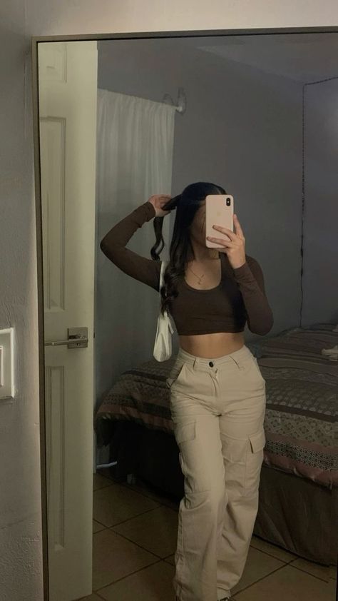 Clean Girl Baddie Outfits, Outfit Ideas To Go Out, Winter Outfits Teenage Girl, Latina Fall Outfit, Cropped Knit Sweater Outfit, Pretty Little Thing Outfits, Thanks Giving Outfits, Brown Shirt Outfit, Latina Fits