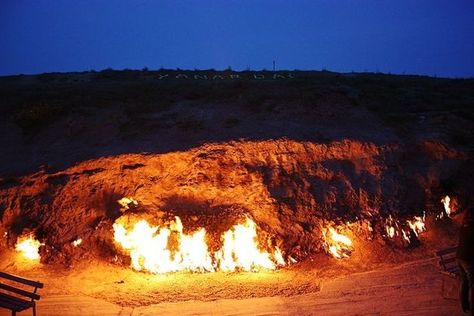 Mysterious hillside with a continuously burning natural fire Burning Mountain, Caspian Sea, Strange Places, Forest Fire, Gas Fires, Group Tours, Azerbaijan, Baku, Day Tours