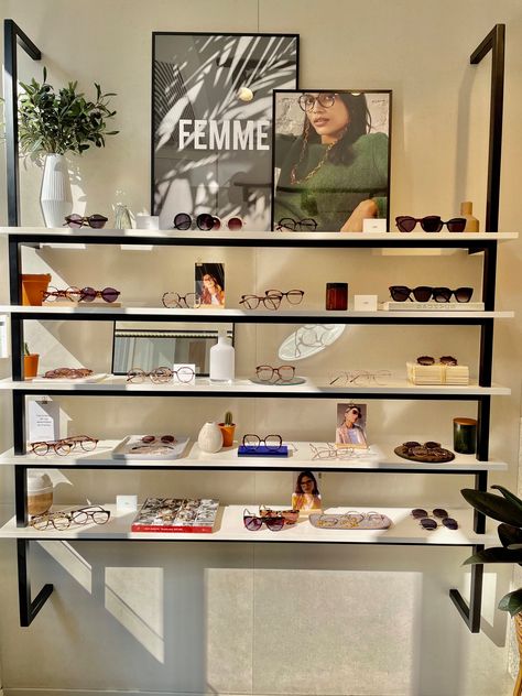 Glasses Shop Design, Optical Shop Interior Design, Window Glasses, Sunglasses Business, Jimmy Fairly, Eyewear Store Design, Eye Facts, Eyes Ideas, Eyewear Display