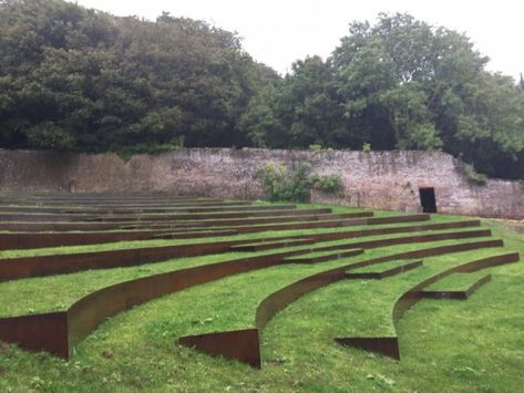 Amphitheater Architecture, Steel Staircase, Terraced Landscaping, Landscape Stairs, Steel Edging, Garden Steps, Lawn Edging, Garden Designer, Walled Garden