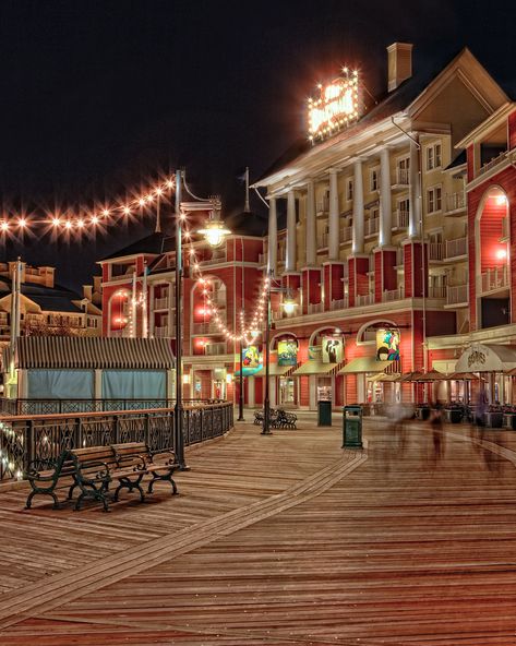 Boardwalk At Night, Disney Boardwalk Resort, Disney Boardwalk, Disney Cute, Disney World Hotels, Disney Hotels, Disney World Florida, Disney Vacation Club, Disney Photography