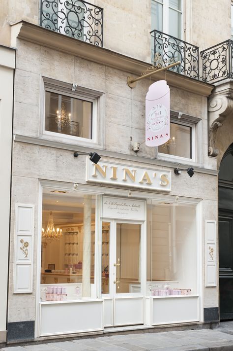 Boutique Nina's Paris Paris Store Fronts, Salon Shop Front Ideas, Display Visual Merchandising, Paris Streets, French Boutique, Paris Boutique, Storefront Design, Montmartre Paris, 카페 인테리어 디자인