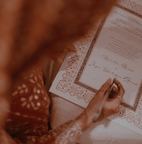 Nikkah Signature Pics, Mosque Photoshoot, Mosque Wedding, Nikkah Shoot, Jasmine Aesthetic, Solo Poses, Pakistani Aesthetic, Bright Aesthetic, Epic Photography