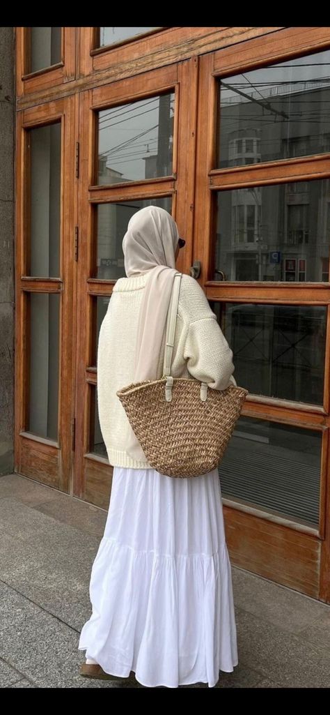 Modesty Islam, Hijabi Fashion Summer, White Skirt Outfits, Stylish Outfits Casual, Hijab Fashion Summer, Estilo Hijab, Hijabi Fits, Aesthetic Neutral, Mode Hijabi