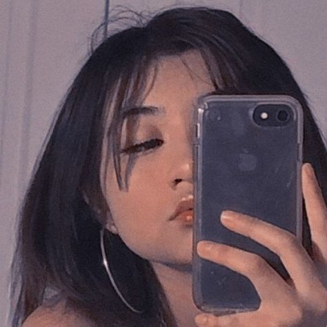 𝐌 ᝢ 𝗱𝗼𝗻𝗱𝗲 yo hago icons + headers para tu hermosa cuenta. 𖧧 ⇝… #random #Random #amreading #books #wattpad Baddie Pics Aesthetic, Baddie Pics, Poses Unique, Mirror Selfie Poses, Unique Faces, Book Icons, Aesthetic Ideas, Instagram Pose, Cute Love Pictures