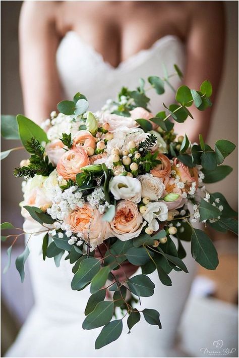 Cream Bridal Bouquet, Cream Wedding Bouquet, Bridal Bouquet Peach, Peach Wedding Bouquet, Gypsophila Wedding, Peach Bouquet, Marriage Ideas, Peach Wedding Flowers, Peach And Cream