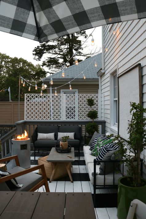 Deck String Lights, Small Patio Ideas On A Budget, Outdoor Deck Decorating, Small Deck Decorating Ideas, Garden Wallpaper, Budget Patio, Small Deck, Friday Favorites, Diy Deck