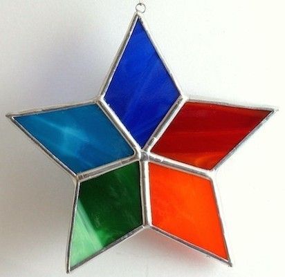 Lead Light, Christmas Stained Glass, Stain Glass Ideas, Stain Glass Patterns, Stained Glass Patterns Free, Glass Suncatchers, Stained Glass Ornaments, Glass Art Projects, Stained Glass Jewelry