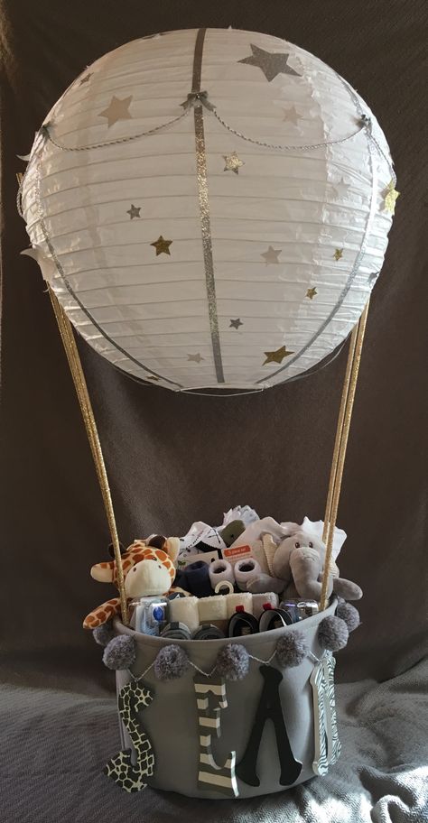 Diy Hot Air Balloon Basket, Hot Air Balloon Gift Basket Diy, How To Make A Hot Air Balloon Basket, Baby Ballon Basket, Birthday Hot Air Balloon Basket, Hot Air Balloon Baby Shower Gift, Baby Shower Hot Air Balloon Gift Baskets, Dyi Ballon Baby Basket, Baby Gift Packs