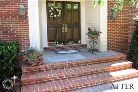 brick and stone stoop Stoop Ideas, Brick Front Porch, Outdoor Fireplace Brick, Porch Tiles, Garden Hardscape, Traditional Brick Home, Front Porch Stone, Brick Porch, Front Door Steps