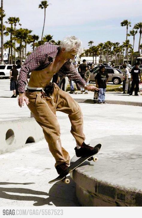 Never too old to be awesome Elderly People, Mode Boho, Skate Shop, Never Too Old, Kendo, Baby Boomer, Break Dance, Young At Heart, Old People