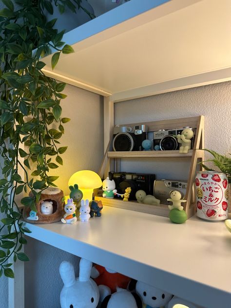 Random Shelf Decor, Smiski Figures Room, Figurine Shelf Display, Plushies Collection Room, Smiski Figures Display, Miffy Home Decor, Smiski Display Ideas, Miffy Room Decor, Shelf Inspo Aesthetic