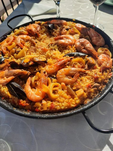 Easy Seafood Paella Recipe, Homemade Paella, Seafood Paella Recipe, Paella Recipe Seafood, Flat Fish, Seafood Rice, First Foods, Saffron Rice, Paella Recipe