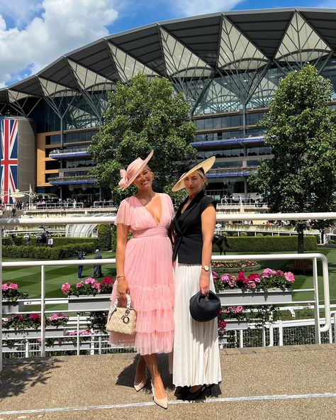 The best girls day getting dressed up for The Royal Ascot 🐎🤍🥂👒 @georgiamay 💗 . . Ascot 2024, Royal Ascot, Race day outfit . . #ascot2024 #royalascot #royalascot2024 #ladiesday #ladiesdayout #raceday #racedayfashion #racedayoutfit #karenmillen #karrenmillendress #fascinator #hatstyle #raceseason #ascot #ascotraces #ascotracecourse #ascothats #ascotstyle #ascotfashion #girlsday Polo Event, Ascot Outfits, Ascot Style, Race Day Fashion, Race Outfit, Ascot Races, Race Day Outfits, Races Fashion, Girls Day