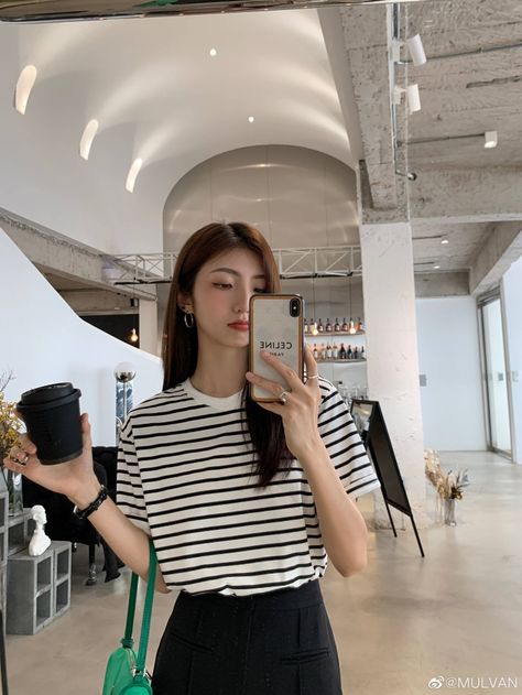 Striped Tshirt Outfits, Stripes Tshirt, Striped Tshirt, Tshirt Outfit, Shirt Korean, Spring Fits, Tshirt Outfits, Teen Fashion Outfits, Teen Fashion