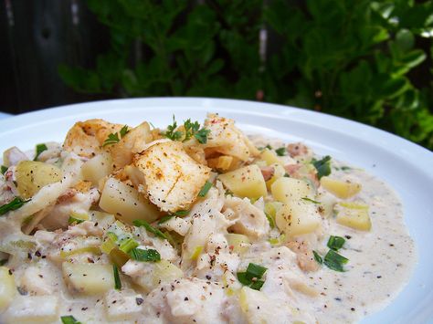 Halibut Chowder, Kennebec Potatoes, Alaskan Food, Alaskan Halibut, Kat Diy, Fish Chowder, Halibut Recipes, Uncured Bacon, Seafood Chowder