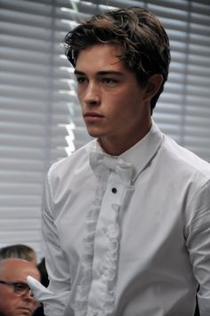 Francisco Lachowski Young, Blake Steven, Chico Lachowski, Long Haired Men, Francisco Lachowski, Messy Hairstyles, Male Models, White Shirt, Other People