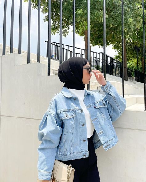 Jacket Jeans Outfit Hijab, Denim Jacket Outfit Hijab, Simple Style Outfits, Jean Jacket Outfits, Hijab Trends, Muslim Outfits Casual, Hijabi Fashion Casual, Fashion Muslim, Hijabi Outfits Casual