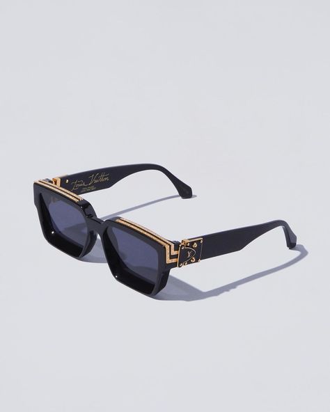 Unique Eyewear, Eyewear Trends, Al Capone, Gucci Outfits, Sunglasses Style, Fashion Sunglasses, Ramadan, Rayban Wayfarer, Square Sunglass