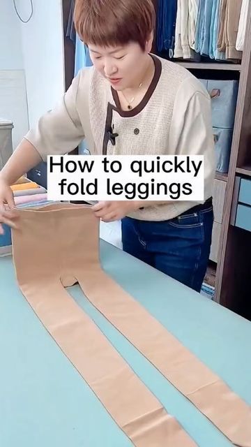 How To Fold Leggings To Save Space, How To Fold Leggings, Organize Leggings, Folding Leggings, Legging Storage, Fold Leggings, Folding Tips, Folding Hacks, Folding Fitted Sheets