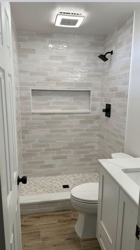 Guest Bathroom Tiles Ideas, Tiny Home Remodel Ideas, Bathroom Small Shower Ideas, Shower Remodel Neutral, Unique Walk In Shower Ideas, Small Bathroom Remodels With Walk In Showers, Small Bathroom In Basement Ideas, Bathrooms Shower Ideas, Small Bathroom Ideas Lighting