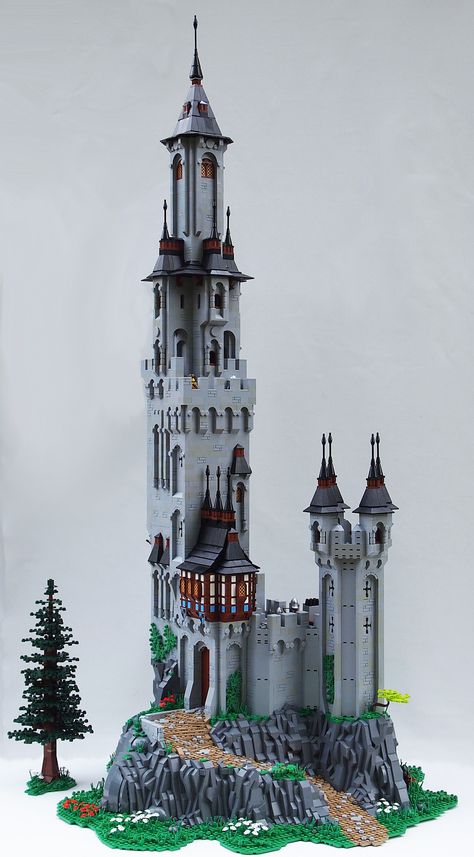 https://flic.kr/p/L58A6G | Farwin Castle | My second and final build for the… Castle Ideas, Lego Medieval, Lego Buildings, Lego Board, Lego Sculptures, Sand Castles, Lego Inspiration, Hero Factory, Minecraft Castle