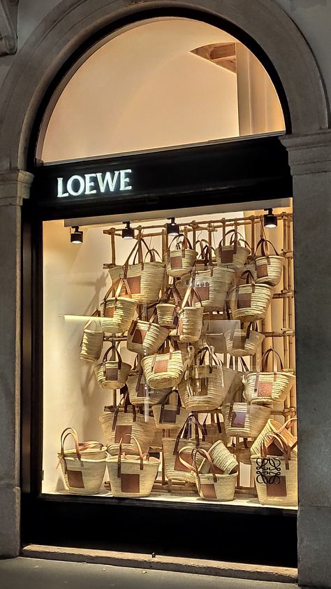 Loewe - Baskets - Salone del mobile 2019  -Technical Development, Production & Installation by ACIERTA Jacquemus Window Display, Bag Window Display, Loewe Window Display, Loewe Aesthetic, Window Baskets, Handbag Display, Retail Bag, Event Display, Window Display Design