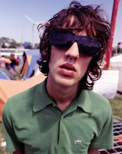 Richard Ashcroft, Epic Hair, Richie Rich, The Verve, Gents Fashion, Music Pics, Girl Standing, Amy Winehouse, Sunglasses Men