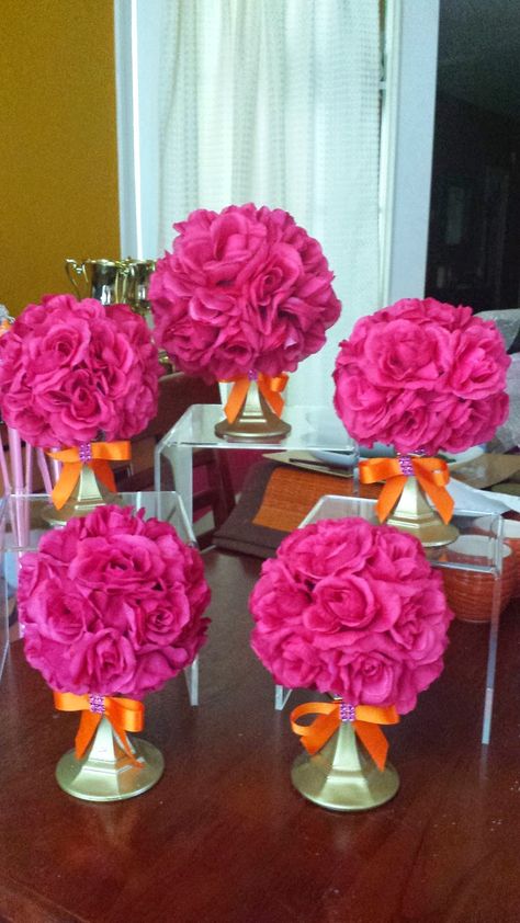 Rose Ball Centerpieces, Modern Baby Shower Games, Rose Ball, Funny Baby Shower Games, Pink Party Decorations, Birthday Centerpieces, Modern Baby Shower, Flower Ball, Diy Centerpieces