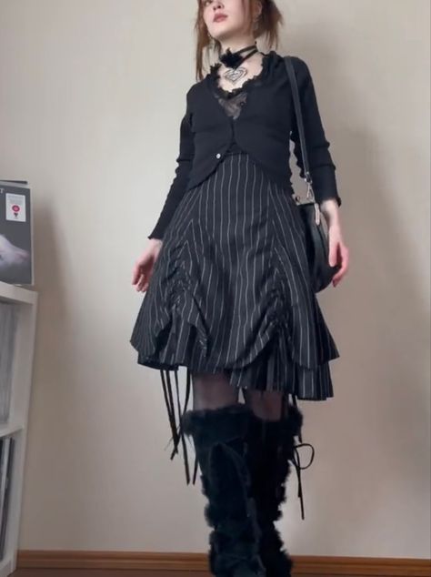 Tim Burton Style Outfits, Tim Burton Outfits, Tim Burton Outfit Ideas, Tim Burton Inspired Outfits, Tim Burton Cosplay, Tim Burton Fashion, Hp Oc, Tim Burton Characters, Tim Burton Style