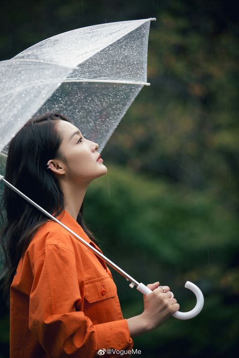 Umbrella Outfit, Umbrella Photoshoot, Rainy Photoshoot, Umbrella Photography, Umbrella Photo, Side Portrait, Li Qin, Travel Pictures Poses, 사진 촬영 포즈