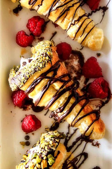 Puff Pastry Cannoli, Cannoli Cones, Sweet Puff Pastry Recipes, Party Food Easy, Sweet Puff Pastry, Puff Pastry Recipes Dessert, Chocolate Puff, Ricotta Filling, Puff Pastries