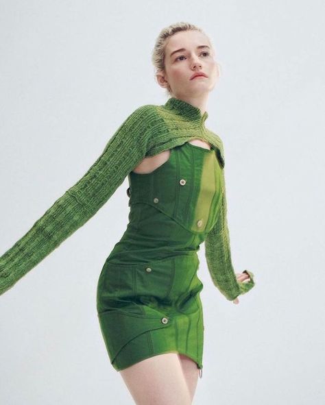 Acne Studios on Instagram: “#AcneEditorials: Actor #JuliaGarner (@juliagarnerofficial) wears #AcneStudiosSS22 in @theststyle. Julia is photographed by @OliviaMalone…” Garner Style, Julia Garner, Glad Rags, Petite Shorts, Interview Outfit, Woman Colour, A Photo, Sweater Dress, Acne Studios