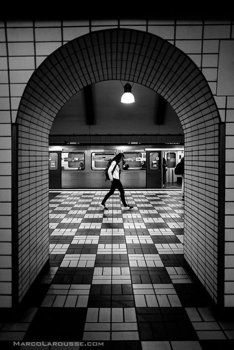 Check out these six black and white photography tips for getting great results. Street Perspective, Edgy Bride, Street Photography Tips, Contrast Photography, London Street Photography, Series Ideas, City Streets Photography, Photography Essentials, Black And White City