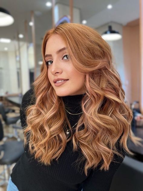 Fall Hair Colors for Blondes 22 Ideas - Women-Lifestyle.com Dark Strawberry Blonde Hair, Curly And Straight Hair, Light Auburn Hair, Fashionable Hairstyles, Amber Hair, Strawberry Blonde Highlights, Strawberry Blonde Hair Color, Textured Curly Hair, Ginger Hair Color