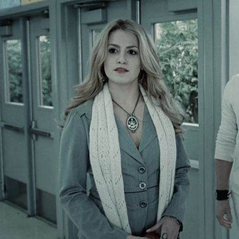 Rosalie Cullen, Kristen Stewart Twilight, Rosalie Hale, Stephanie Meyers, Twilight 2008, Edward Bella, Twilight Pictures, Epic Movie, Nikki Reed