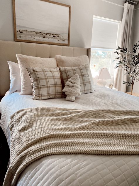 Cozy winter bedding #winterdecor #neutral #bedding #christmas Brown Christmas Bedding, Neutral Christmas Bedding, Neutral Christmas Decor Bedroom, Neutral Christmas Pillows, Tan Bedding Ideas, Winter Bedding Cozy, Neutral Christmas Bedroom, Christmas Bedding Ideas, Cozy Winter Bedding