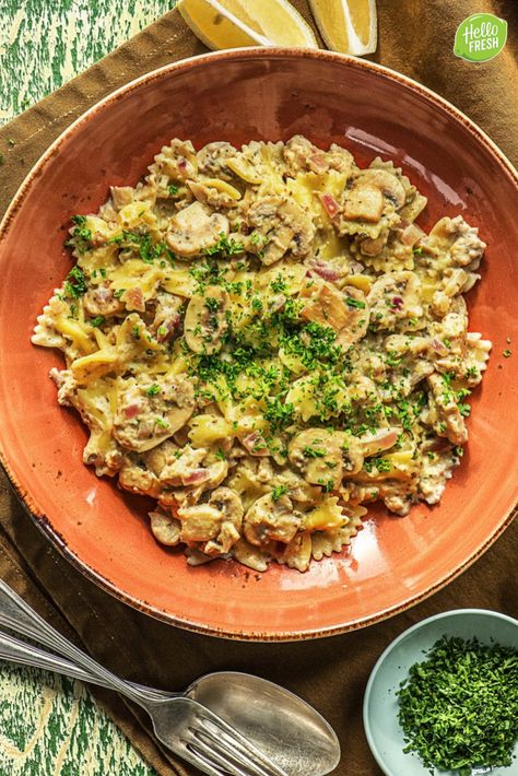 Recept voor creamy pasta met kip / kipgehakt / gehakt / roomsaus / champignons / comfortfood / vers / makkelijk / snel klaar / gekapt #hellofresh #maaltijdbox #recept #recepten #avondmaal #lekker #tasty #best #recipe #creamy #romig #pasta #kip #kipgehakt #gehakt Hellofresh Vegetarian, Hello Fresh Recipes, Hello Fresh, Creamy Pasta, Best Recipe, Soul Food, Food Photo, Fresh Food, Pasta Dishes