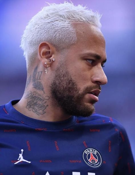 Neymar Piercing, Black Fade Haircut, Neymar Psg, Neymar Jr Wallpapers, Cool Ear Piercings, Black Men Haircuts, مانشستر سيتي, Dyed Natural Hair, Soccer Goal