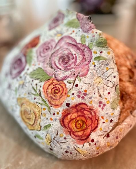 If you don’t like it paint it! This is the floral loaf I painted on my live the other evening! I ended up adding a lot more detail. While I wasn’t pleased with my rushed score, the paint really pulled this loaf together! So my new motto is if I don’t like my score, I will paint it! 😂 Painting loaves has been such a fun new technique for me, but there are plenty of fantastic account who have painting beautiful loaves for a while now! And I am loving seeing people getting colorful and creativ... Painted Bread Loaf, Painted Bread, It Painting, Bread Art, My Score, Bread Loaf, My Live, I Am Loving, Sourdough Recipes