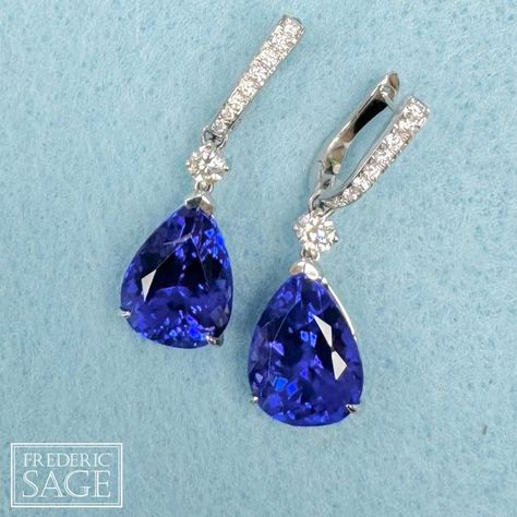 Famous Jewelry, Jewelry Wishlist, Tanzanite Jewelry, Tanzanite Earrings, Which Is Better, Classy Jewelry, Jewelry Photography, Earrings Gold, Luxury Jewelry