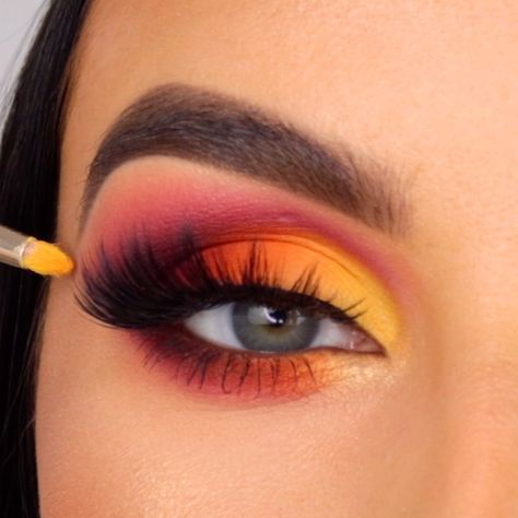 Serena 🦋’s Instagram video: “S U N S E T 🌞🌺 . Sunset smokey eyes, the perfect summer glam! 🧡 Using my first ever @natashadenona palette! It’s amazing, the colours are…” Eyeshadow Looks Step By Step, Red Eyeshadow Look, Sunset Makeup, Bright Eye Makeup, Beautiful Eyeshadow, Eye Makeup Steps, Eye Makeup Designs, Colorful Eye Makeup, Makeup Eye Looks