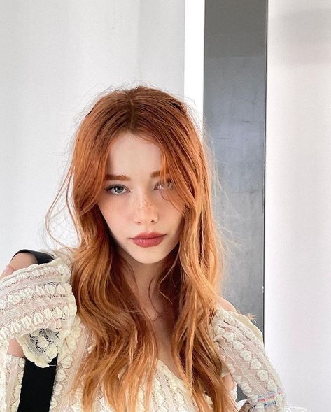 Marcus Aesthetic, Joana Marcus, Hair Nutrition, Pretty Redhead, Red Haired Beauty, Dark Red Hair, Ginger Girls, Long Red Hair, Hairdos For Curly Hair