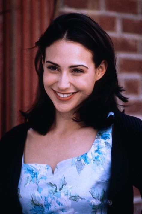 Claire Forlani Claire Forlani, Sweet Smile, Classic Actresses, Business Portrait, Artist Models, Beauty Shoot, British Actresses, Gal Gadot, Inspirational Women