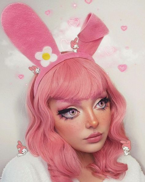 Clown Halloween Costumes, Easy Cosplay, Pink Lenses, Halloween Coustumes, Hello Kitty Makeup, Halloween Eye Makeup, Colored Contact Lenses, Cosplay Diy, Halloween Makeup Looks