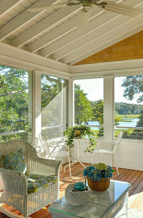 Beams on roof, ceiling fan, wall under big screens Screened Porch Decorating, Porch Kits, Porch Design Ideas, Screened Porch Designs, Balkon Decor, Building A Porch, Sunroom Designs, Pergola Design, Screened In Patio