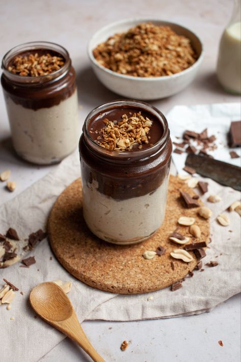 Vegan Blended Oats, Overnight Oats Blended, Overnight Oats With Dates, Overnight Blended Oats, Blended Oats Recipe, Blended Overnight Oats Recipe, Caramel Overnight Oats, Blended Oatmeal, Snickers Overnight Oats